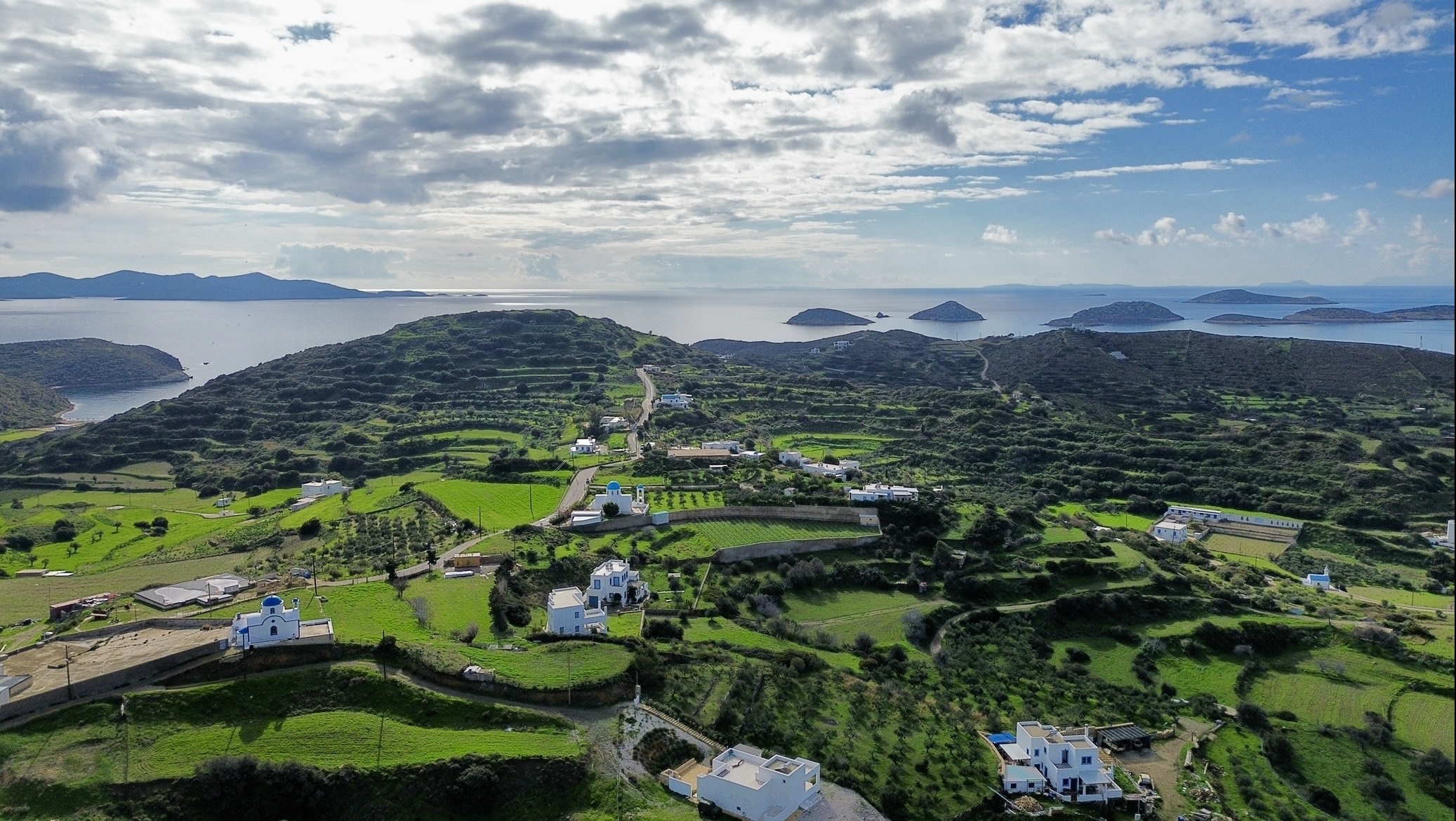 «Θαύμα» το καλοκαίρι, αλλά και τον χειμώνα: Το ελληνικό νησί με τα «απίστευτα χειμωνιάτικα τοπία», πρέπει να προστατευτεί το 2025 νησί