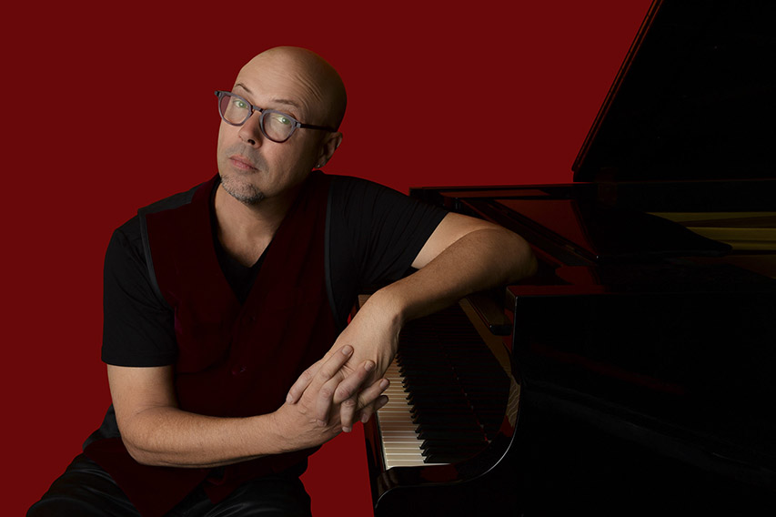 Ο βραβευμένος με Grammy πιανίστας της Jazz, John Beasley για πρώτη φορά στην Ελλάδα
