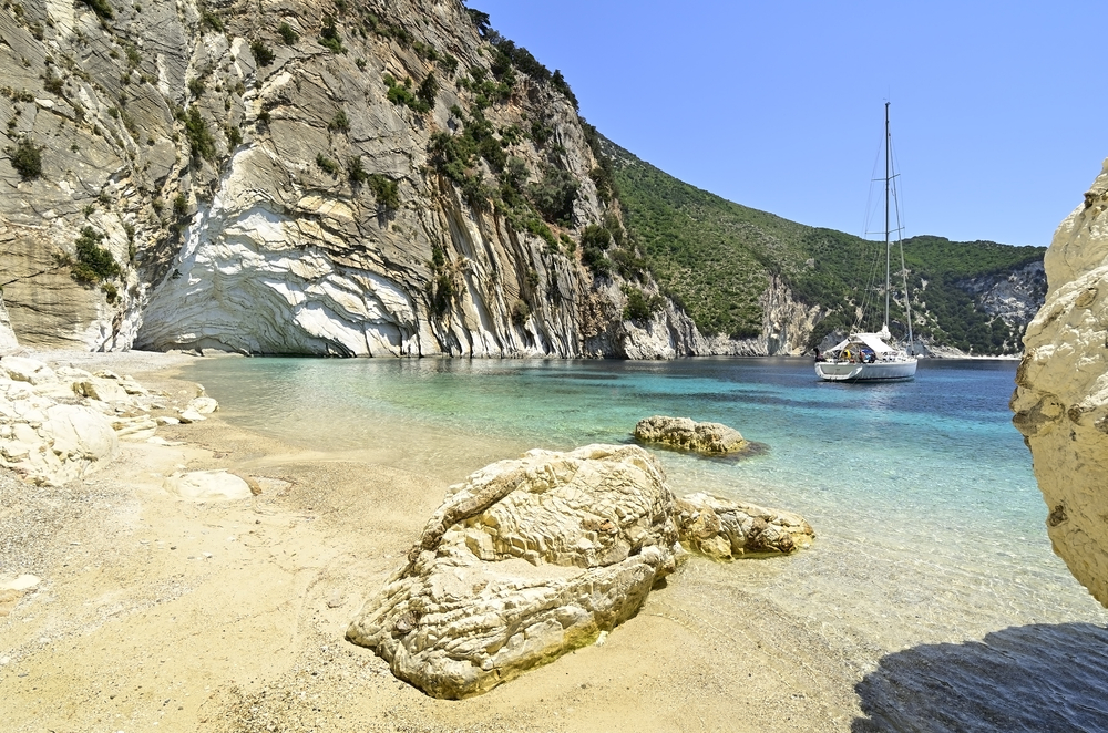 Η Daily Mail προτείνει 6 νησιά της Ελλάδας ως κρυμμένα διαμάντια, τα 2 είναι το ακριβώς αντίθετο νησιά