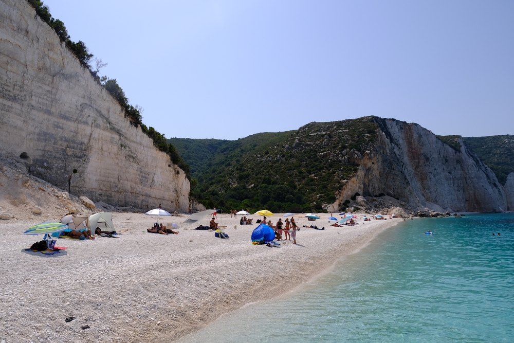 Μακριά από όσες έχεις χιλιοακούσει: Η ελληνική παραλία που το Forbes έβαλε στην 4η θέση στις 50 καλύτερες του κόσμου παραλία
