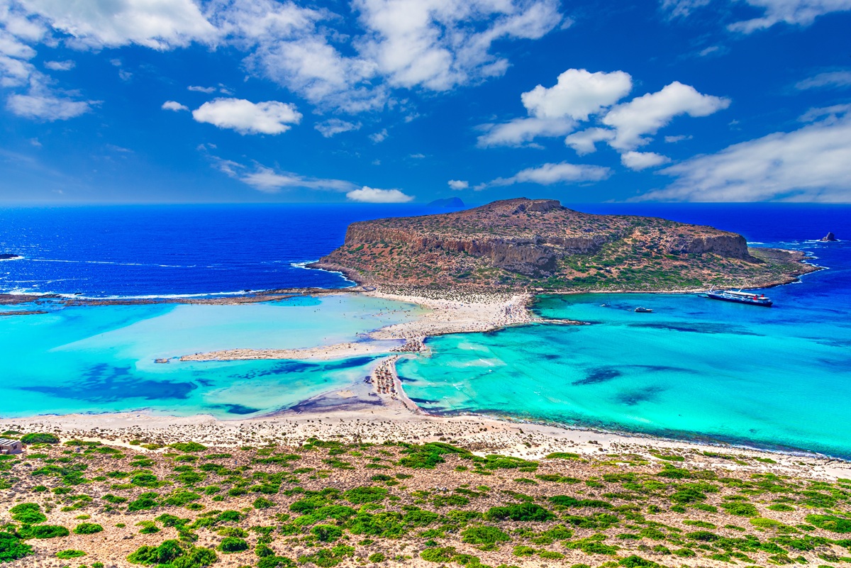 Το Νο1 νησί που επιλέγουν οι ξένοι για να αγοράσουν εξοχικές κατοικίες: Απόβαση από κατοίκους Βελγίου-Ολλανδίας-Γερμανίας Το Νο1 νησί που επιλέγουν οι ξένοι για να αγοράσουν εξοχικές κατοικίες: Απόβαση από κατοίκους Βελγίου-Ολλανδίας-Γερμανίας