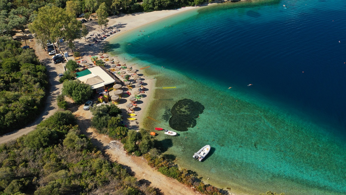 Μικρό, άγνωστο στους πολλούς, μα όχι στους μεγιστάνες: Το νησί του Ιονίου με την επένδυση 100 εκατομμυρίων και τον εναλλακτικό luxury τουρισμό Μικρό, άγνωστο στους πολλούς, μα όχι στους μεγιστάνες: Το νησί του Ιονίου με την επένδυση 100 εκατομμυρίων και τον εναλλακτικό luxury τουρισμό