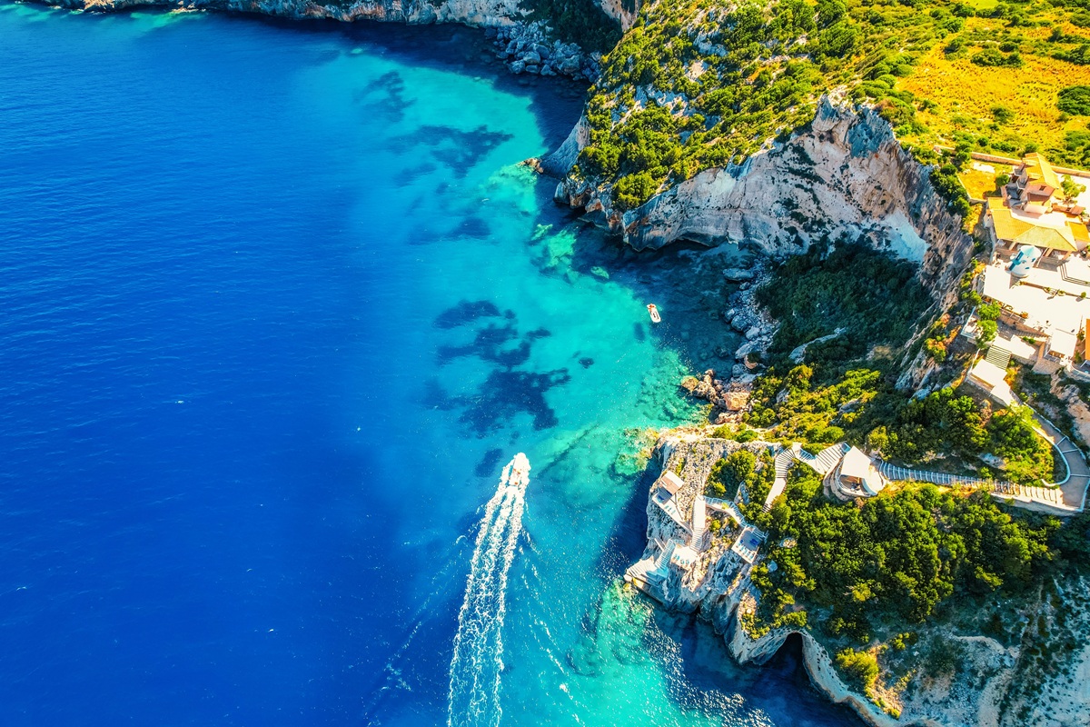 Όχι για καλό λόγο: Το ελληνικό νησί που χαρακτηρίζεται ως το Νο1 hotspot για τους ξένους τουρίστες στην Ελλάδα Όχι για καλό λόγο: Το ελληνικό νησί που χαρακτηρίζεται ως το Νο1 hotspot για τους ξένους τουρίστες στην Ελλάδα