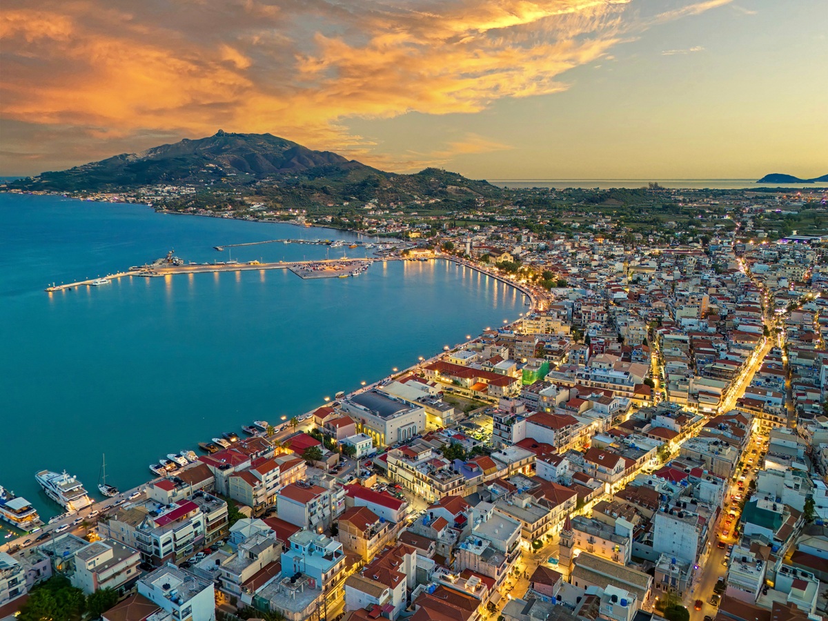 Όχι για καλό λόγο: Το ελληνικό νησί που χαρακτηρίζεται ως το Νο1 hotspot για τους ξένους τουρίστες στην Ελλάδα Όχι για καλό λόγο: Το ελληνικό νησί που χαρακτηρίζεται ως το Νο1 hotspot για τους ξένους τουρίστες στην Ελλάδα