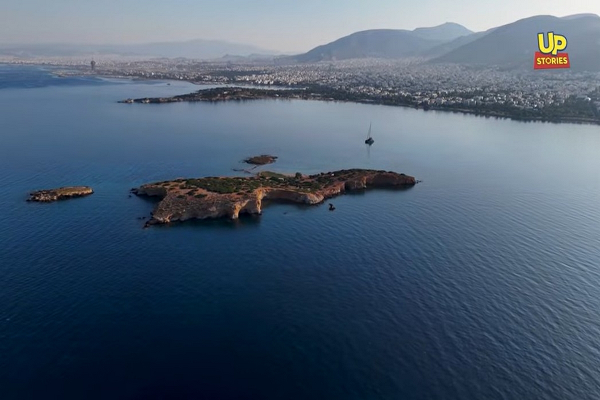 Υδρούσα: Το νησί-μυστήριο απέναντι από τη Βούλα που ανήκει σε έναν συνταξιούχο οδηγό λεωφορείου