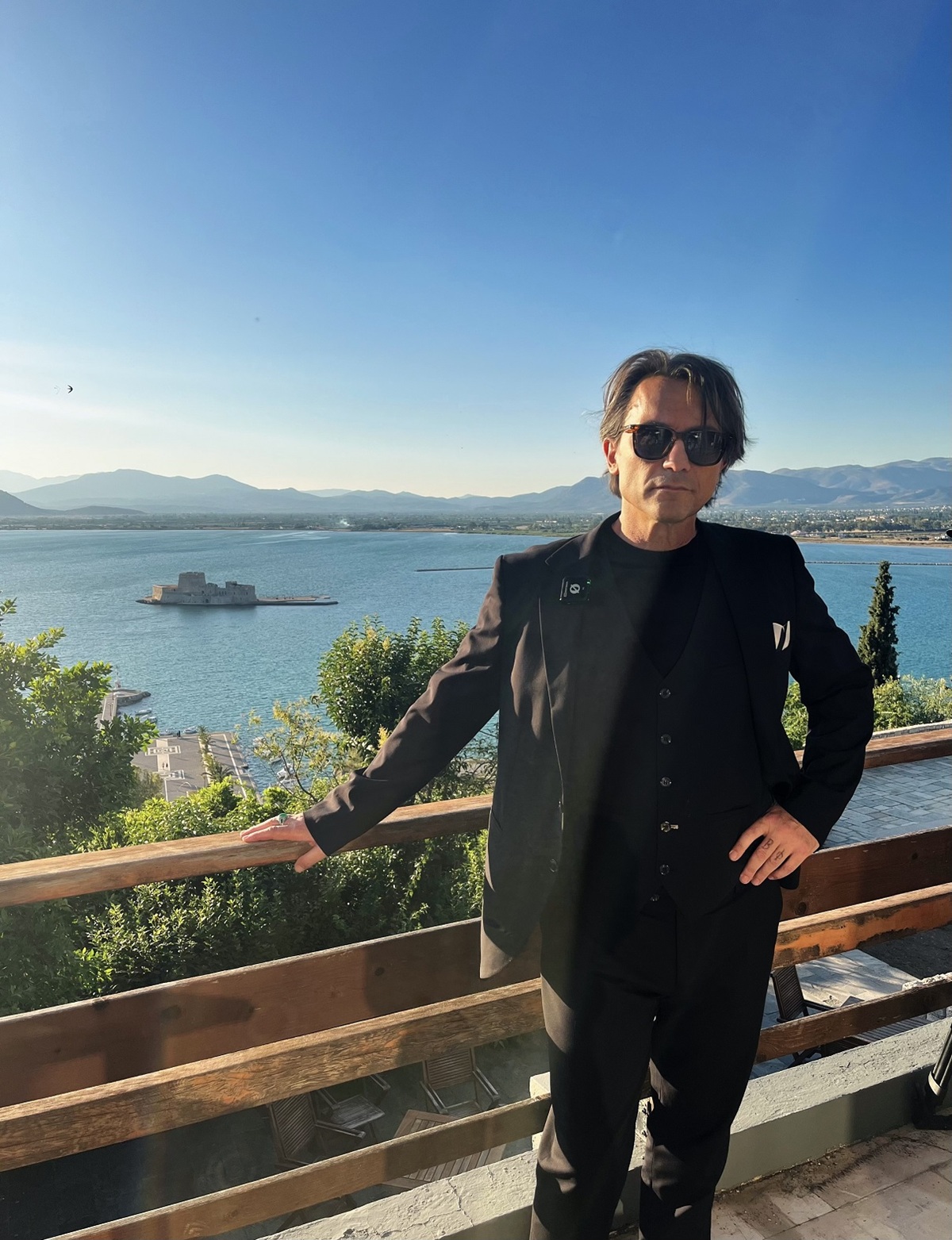Ο travel guide της tv: Ταξίδεψε στα μέρη όπου γυρίστηκαν αγαπημένες ελληνικές σειρές Ο travel guide της tv: ταξίδι στην Ελλάδα μέσα από 5 must-see σειρές
